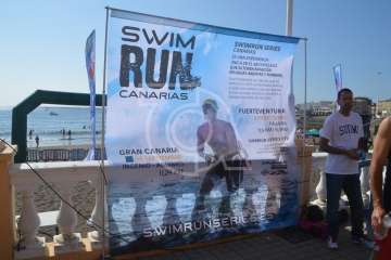  Cristo Cárdenes e Iria Otero, vencedores de la XVI Travesía a Nado de Salinetas (Foto TA)